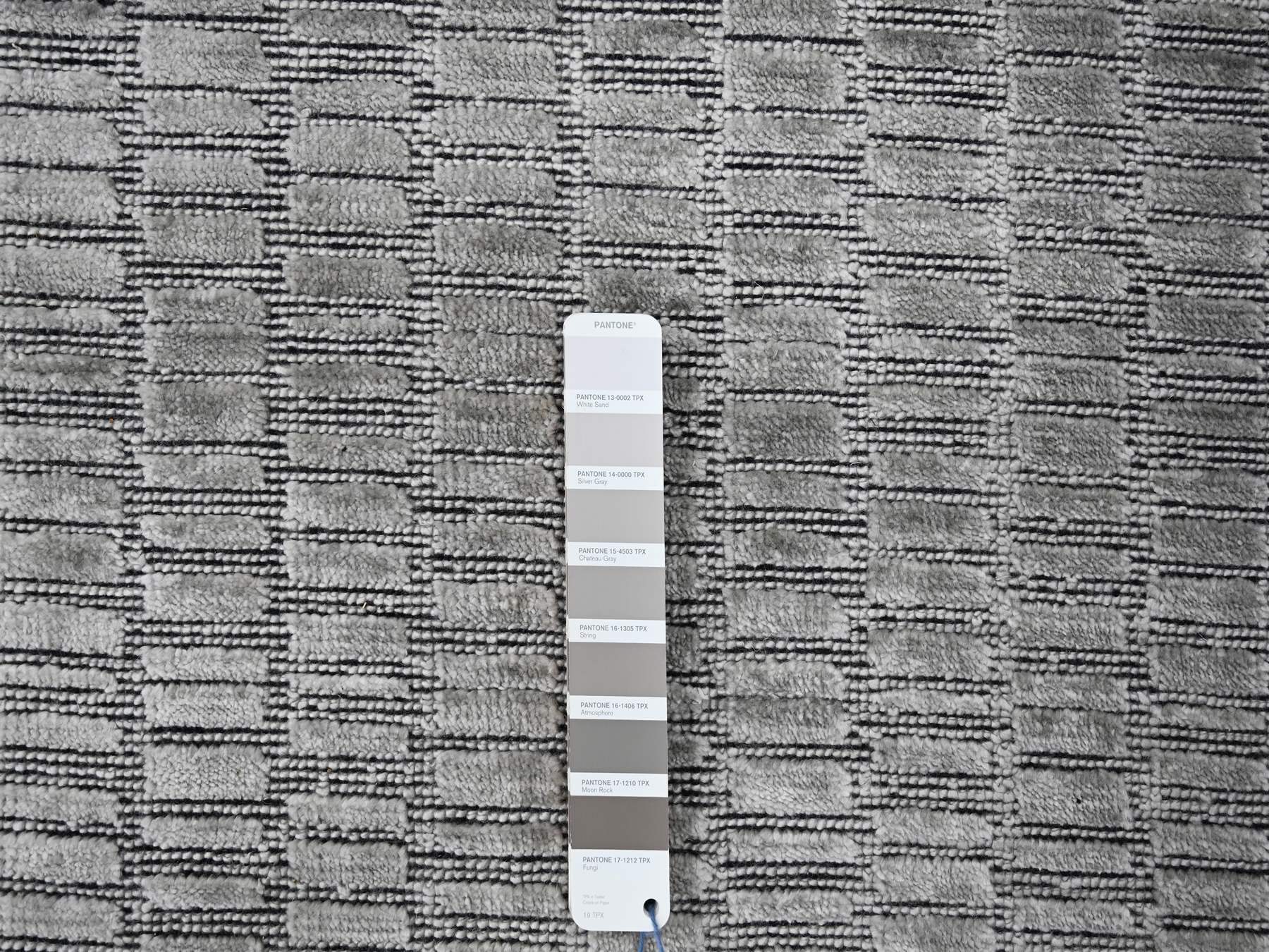 Modern / Contemporary hand-knotted wool/silk rug in Gray, 10' x 14'4" — SKU O084272 (view 7)