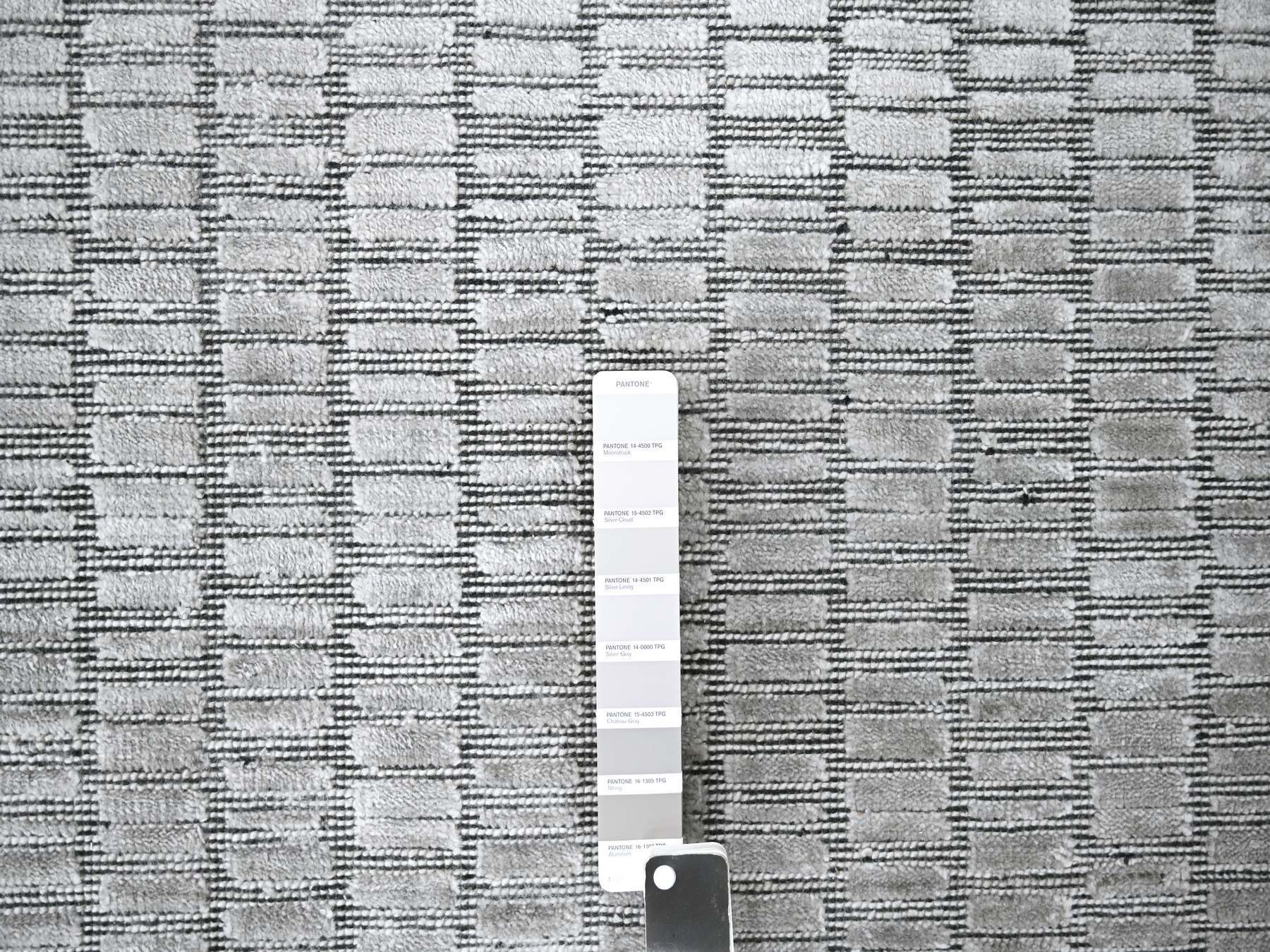 Modern / Contemporary hand-knotted wool/plant based silk rug in Gray, 7'10" x 10' — SKU O084298 (view 7)