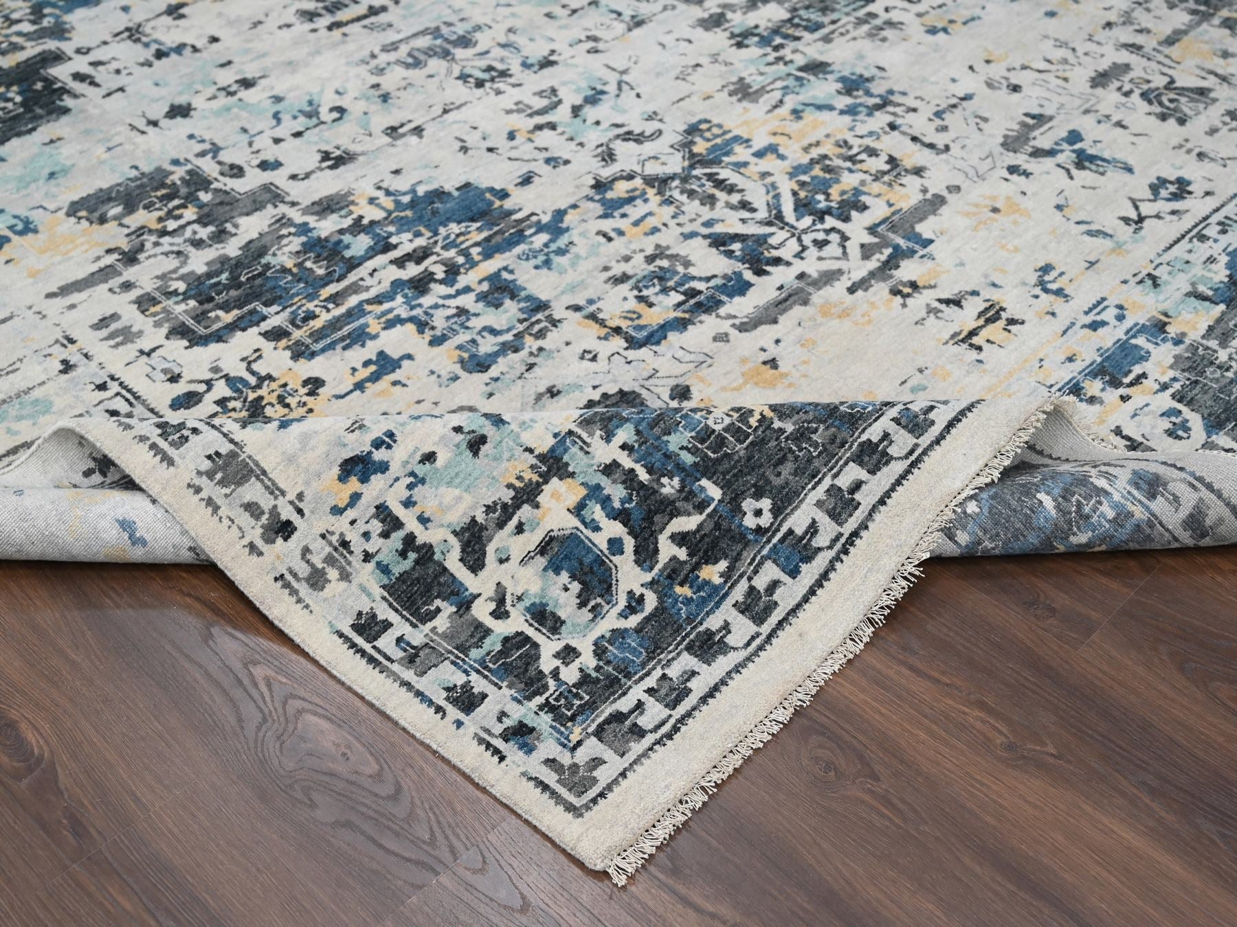 Heriz Transitional hand-knotted wool rug in Ivory, 8'10" x 12' — SKU O084302 (view 6)