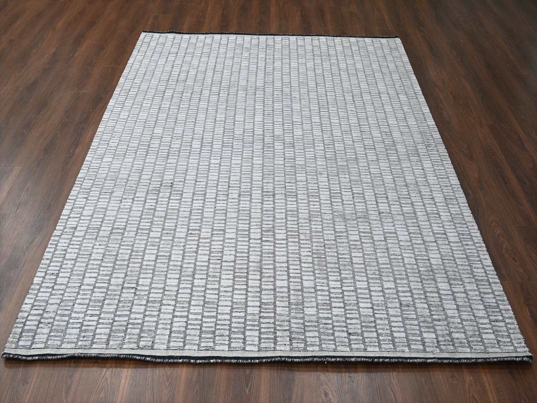 Modern / Contemporary hand-knotted wool/plant based silk rug in Gray, 7'10" x 10' — SKU O084307 (view 2)