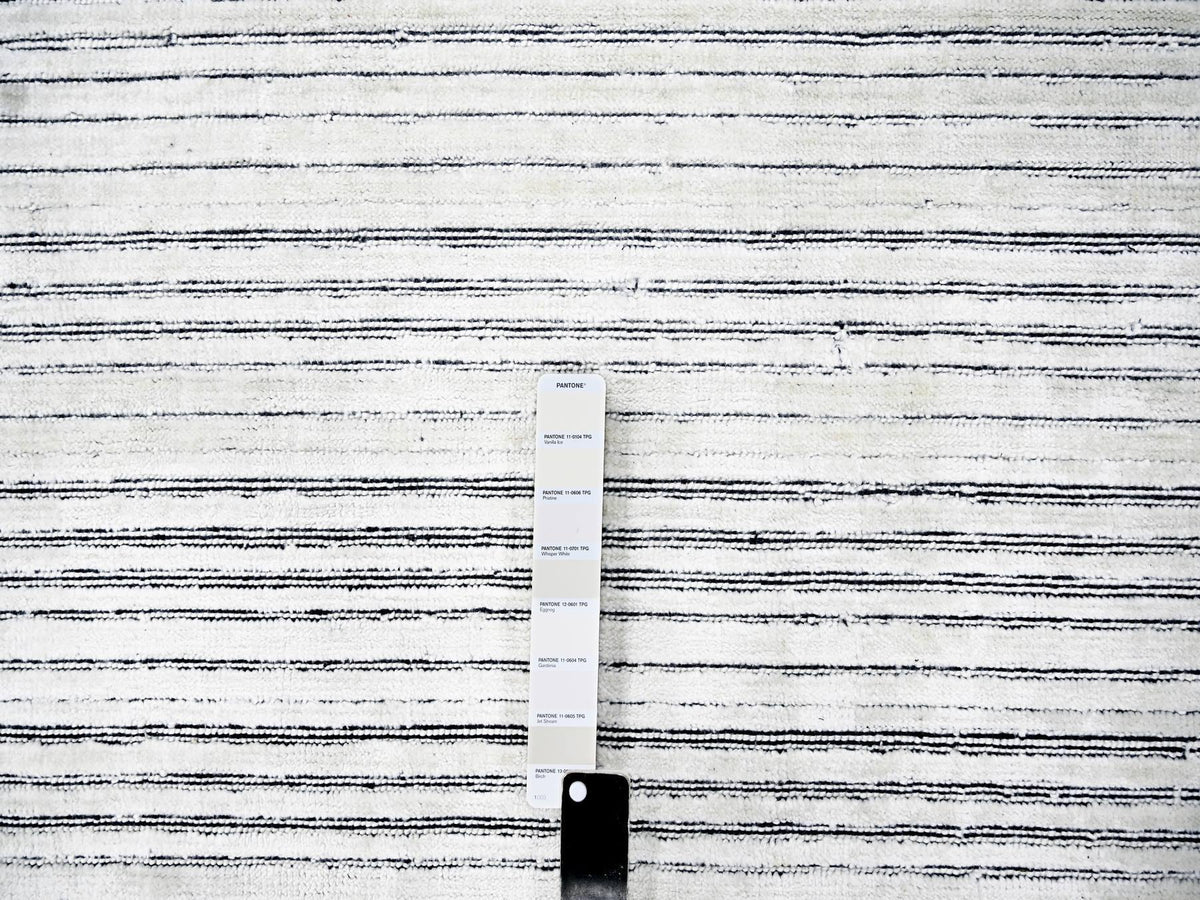 Modern / Contemporary hand-knotted wool/plant based silk rug in Ivory, 8' x 10' — SKU O084349 (view 7)
