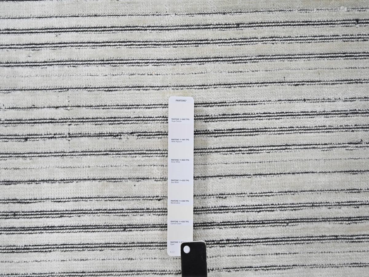 Modern / Contemporary hand-knotted wool/plant based silk rug in Ivory, 12'2" x 15' — SKU O084394 (view 7)