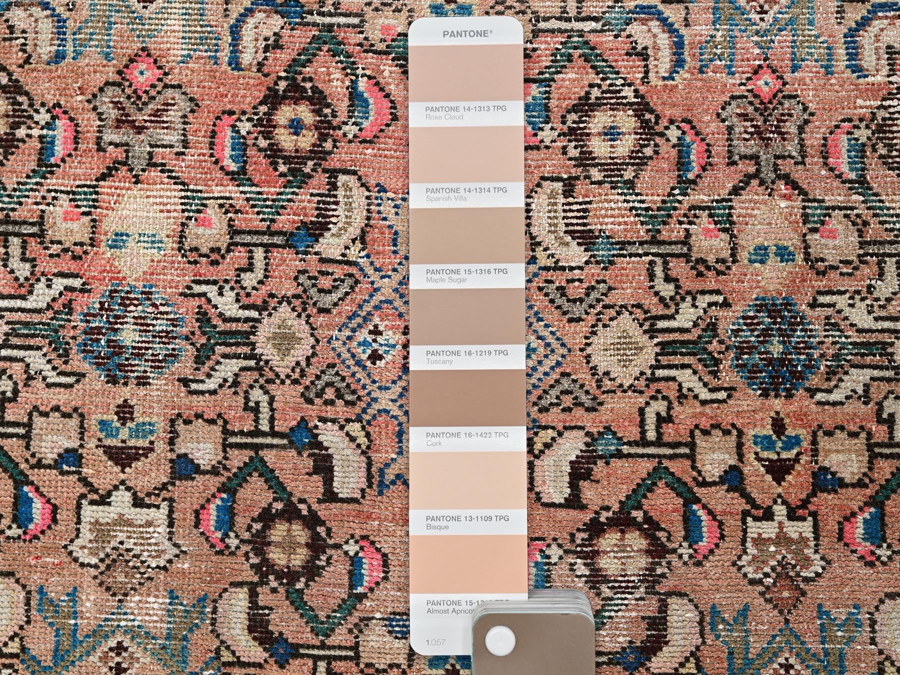 Hamadan Vintage hand-knotted wool runner in Pink, 2'3" x 9'2" — SKU O0843 (view 4)