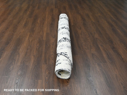 Black 7'10" x 8'0" Modern and Contemporary Hand knotted Wool Rug - Sku: O084434