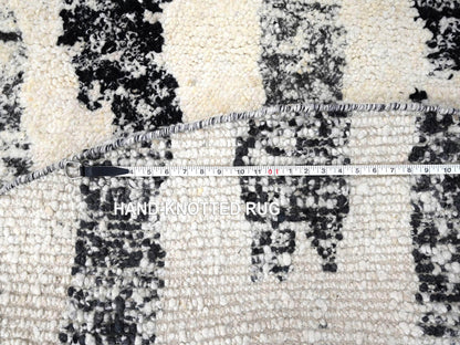 Black 7'10" x 8'0" Modern and Contemporary Hand knotted Wool Rug - Sku: O084434
