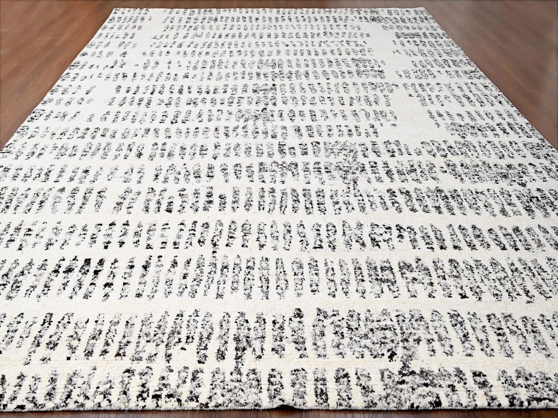 Modern / Contemporary hand-knotted wool rug in Ivory, 12'1" x 17'9" — SKU O084449 (view 2)