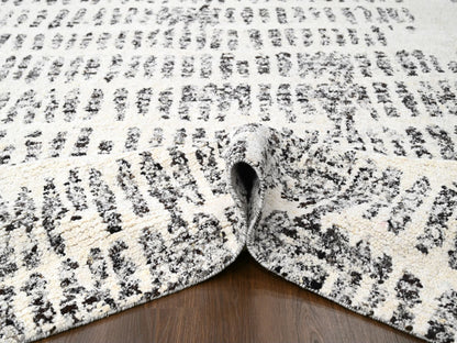 Modern / Contemporary hand-knotted wool rug in Ivory, 12'1" x 17'9" — SKU O084449 (view 5)