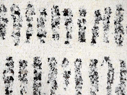 Modern / Contemporary hand-knotted wool rug in Ivory, 12'1" x 17'9" — SKU O084449 (view 8)