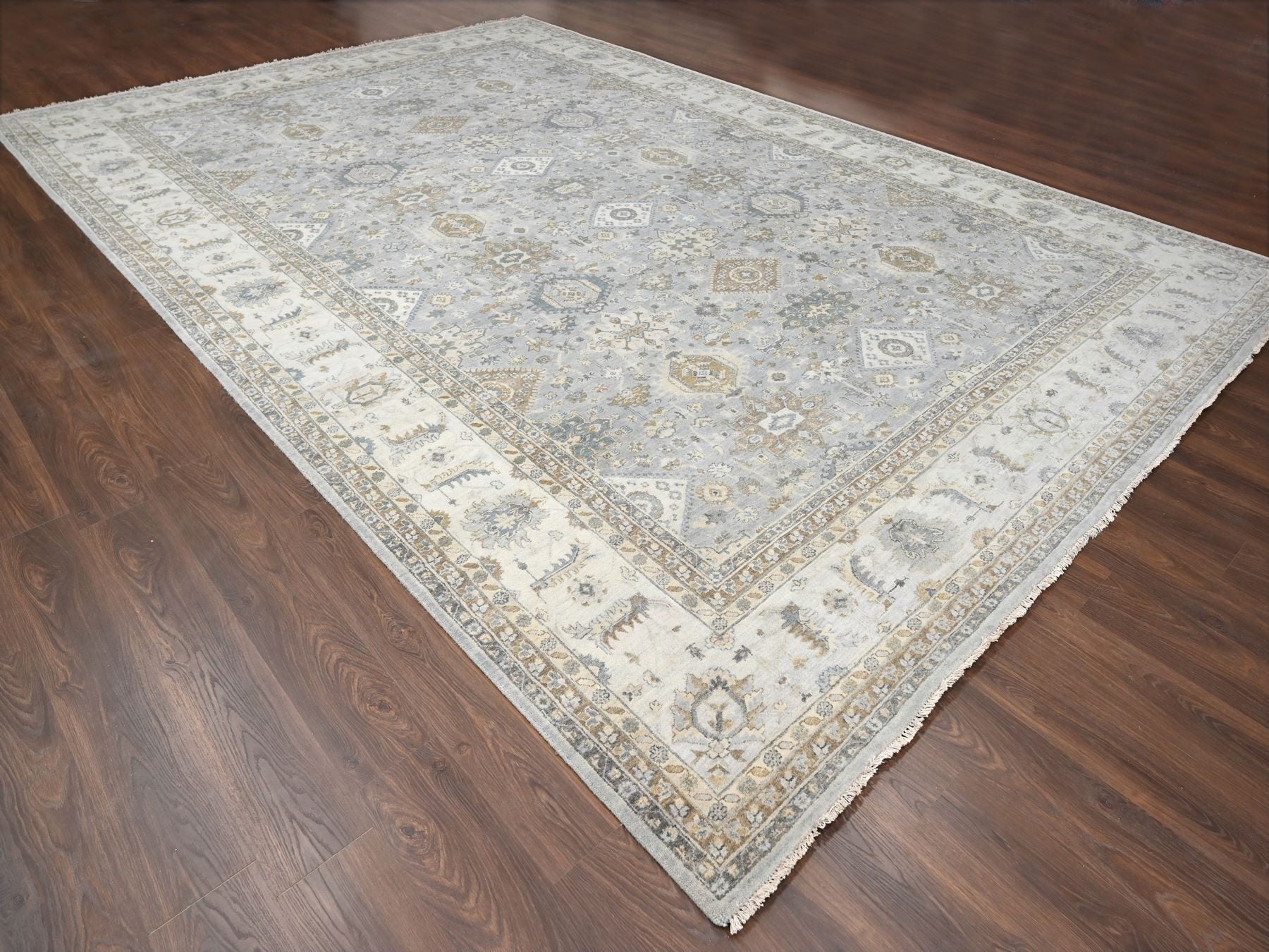 Heriz hand-knotted wool rug in Gray & Ivory, 12'2" x 17'11" — SKU O084459 (view 3)