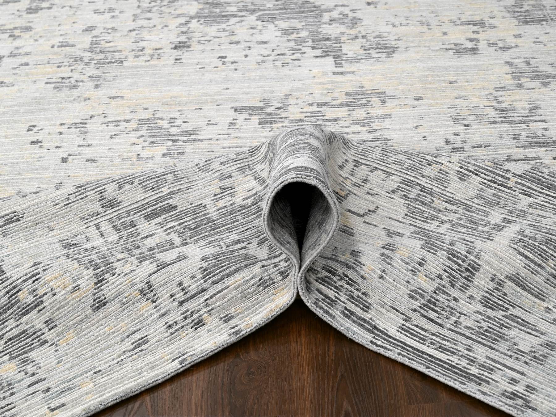 Modern / Contemporary hand-knotted wool rug in Ivory, 9' x 11'10" — SKU O084579 (view 5)
