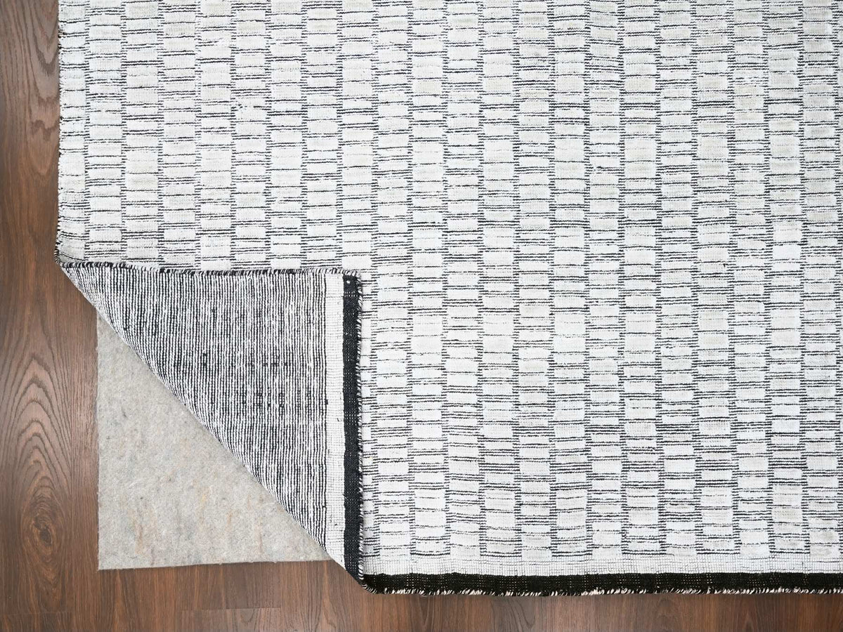 Modern / Contemporary hand-knotted wool/plant based silk rug in Ivory, 9' x 11'9" — SKU O084585 (view 4)