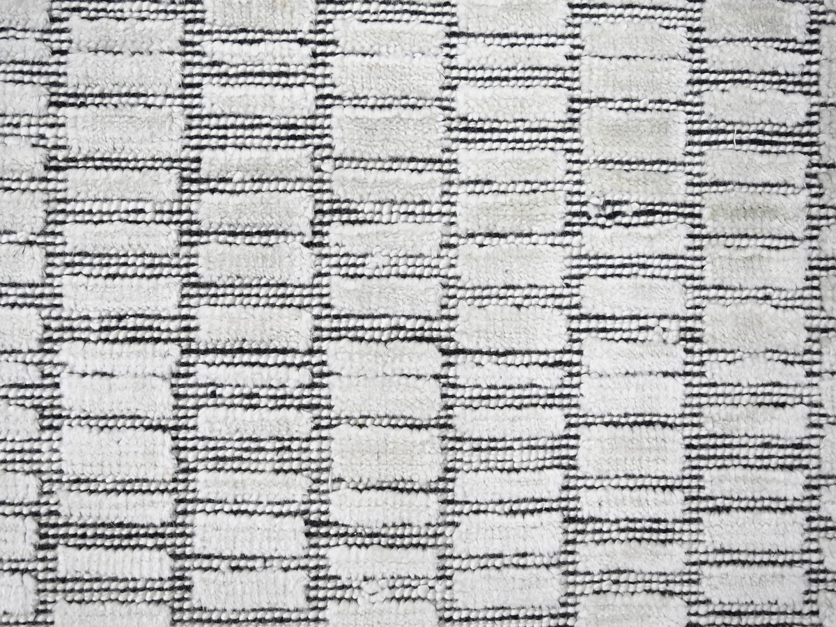 Modern / Contemporary hand-knotted wool/plant based silk rug in Ivory, 9' x 11'9" — SKU O084585 (view 8)