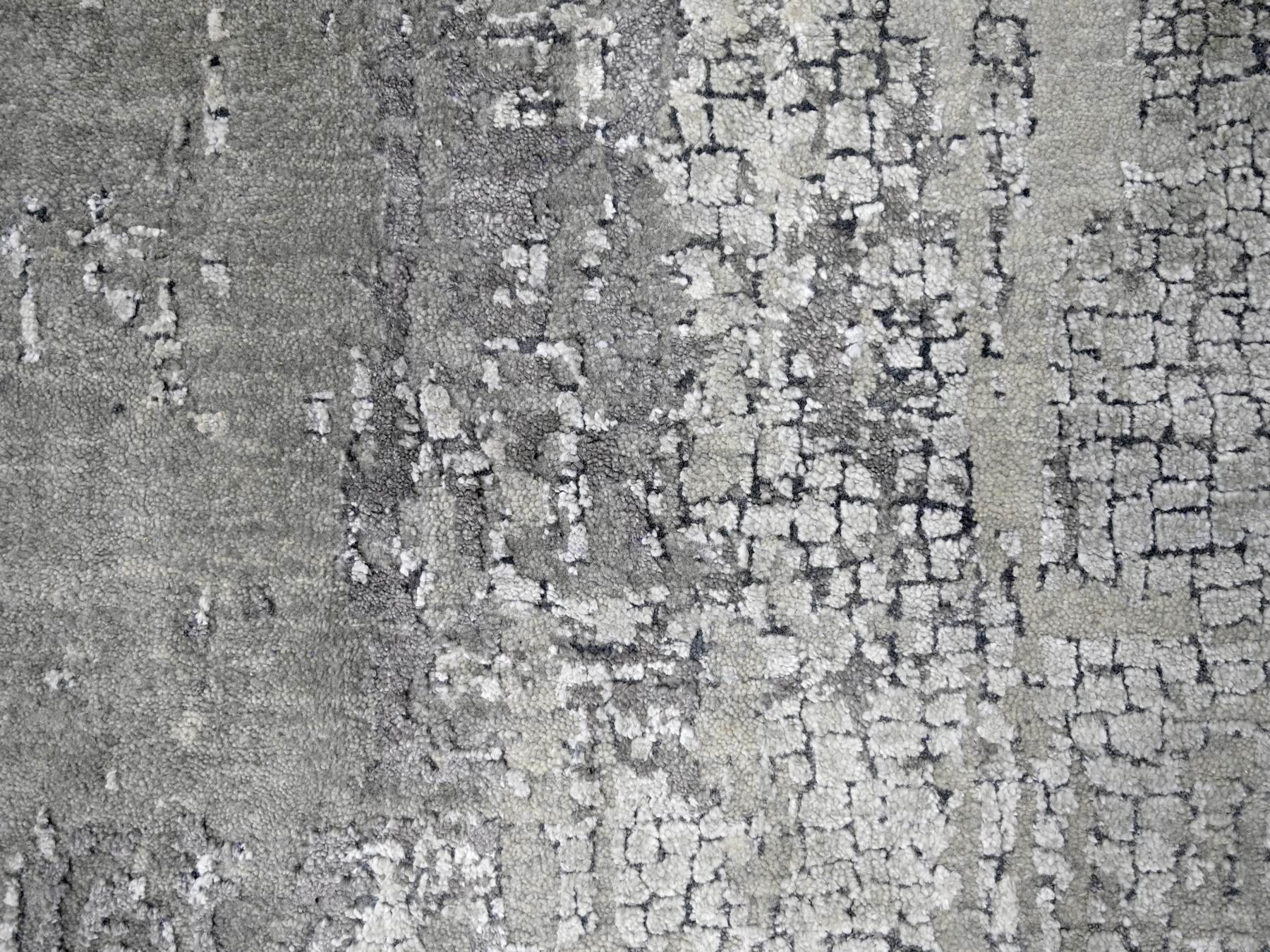 Modern / Contemporary hand-knotted wool/silk rug in Gray, 7'9" x 8'1" — SKU O084589 (view 5)