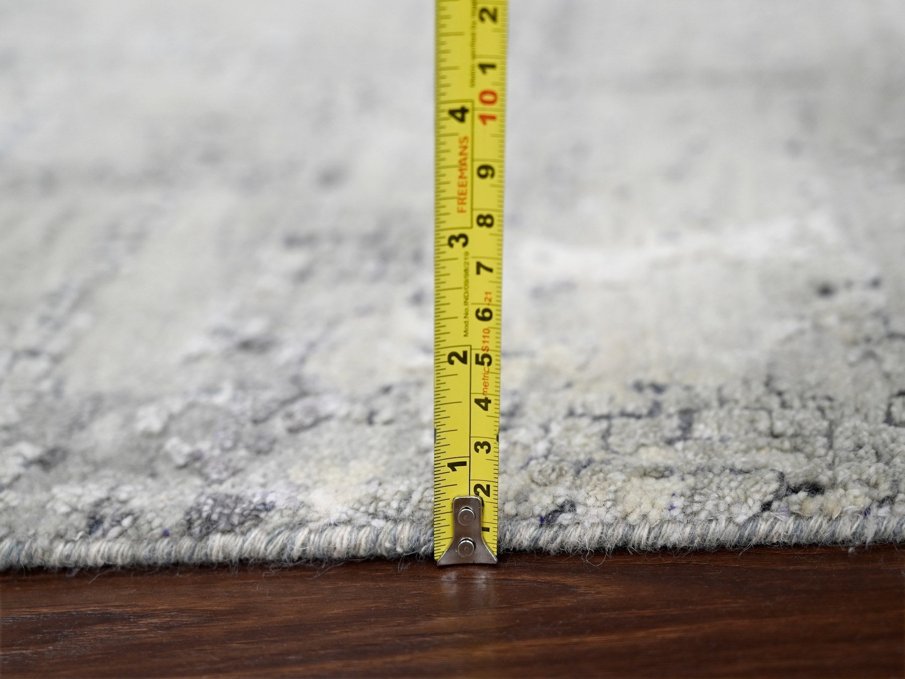 Modern / Contemporary hand-knotted wool/silk rug in Gray, 7'9" x 8'1" — SKU O084589 (view 7)