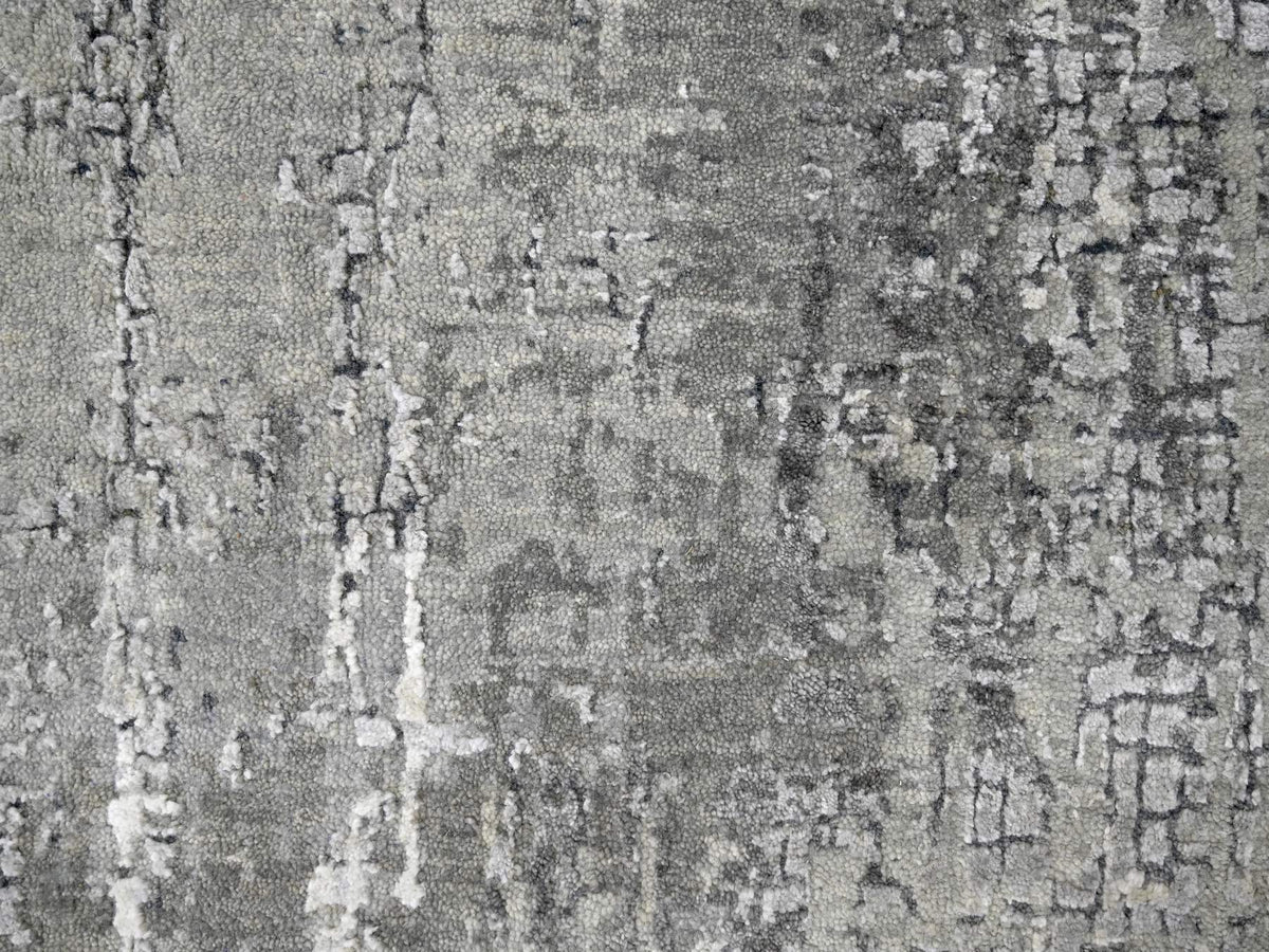 Modern / Contemporary hand-knotted wool/silk rug in Gray, 5'9" x 5'10" — SKU O084605 (view 5)