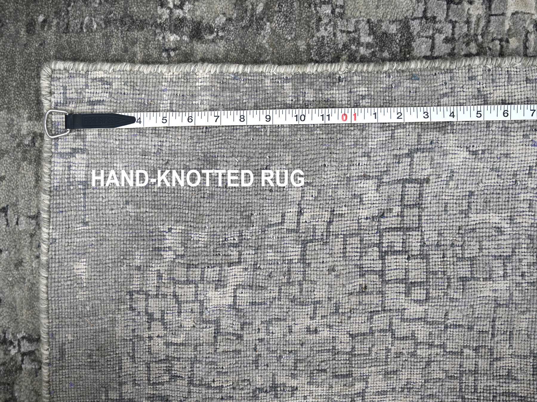 Modern / Contemporary hand-knotted wool/silk rug in Gray, 5'9" x 5'10" — SKU O084605 (view 8)