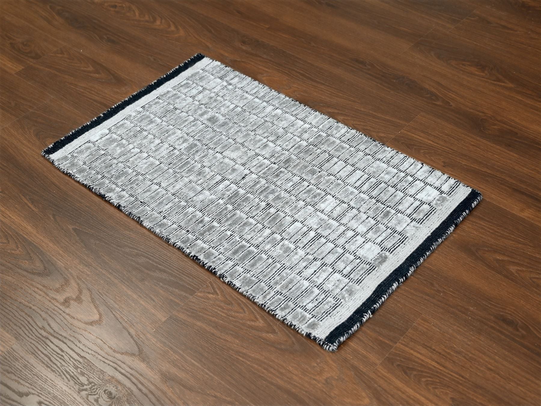 Modern / Contemporary hand-knotted wool/plant based silk rug in Gray, 2' x 3' — SKU O084617 (view 2)