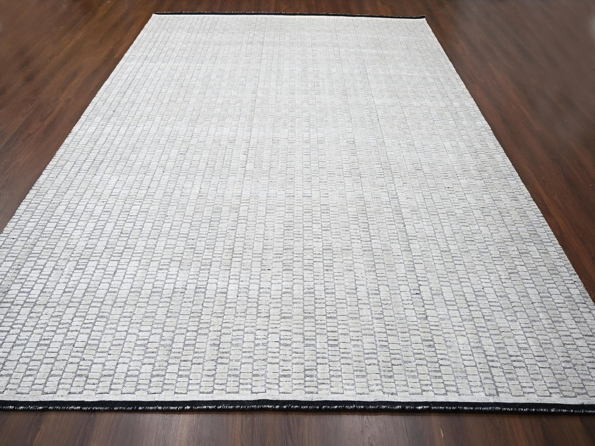Modern / Contemporary hand-knotted wool/plant based silk rug in Ivory, 12'2" x 14'11" — SKU O084632 (view 2)