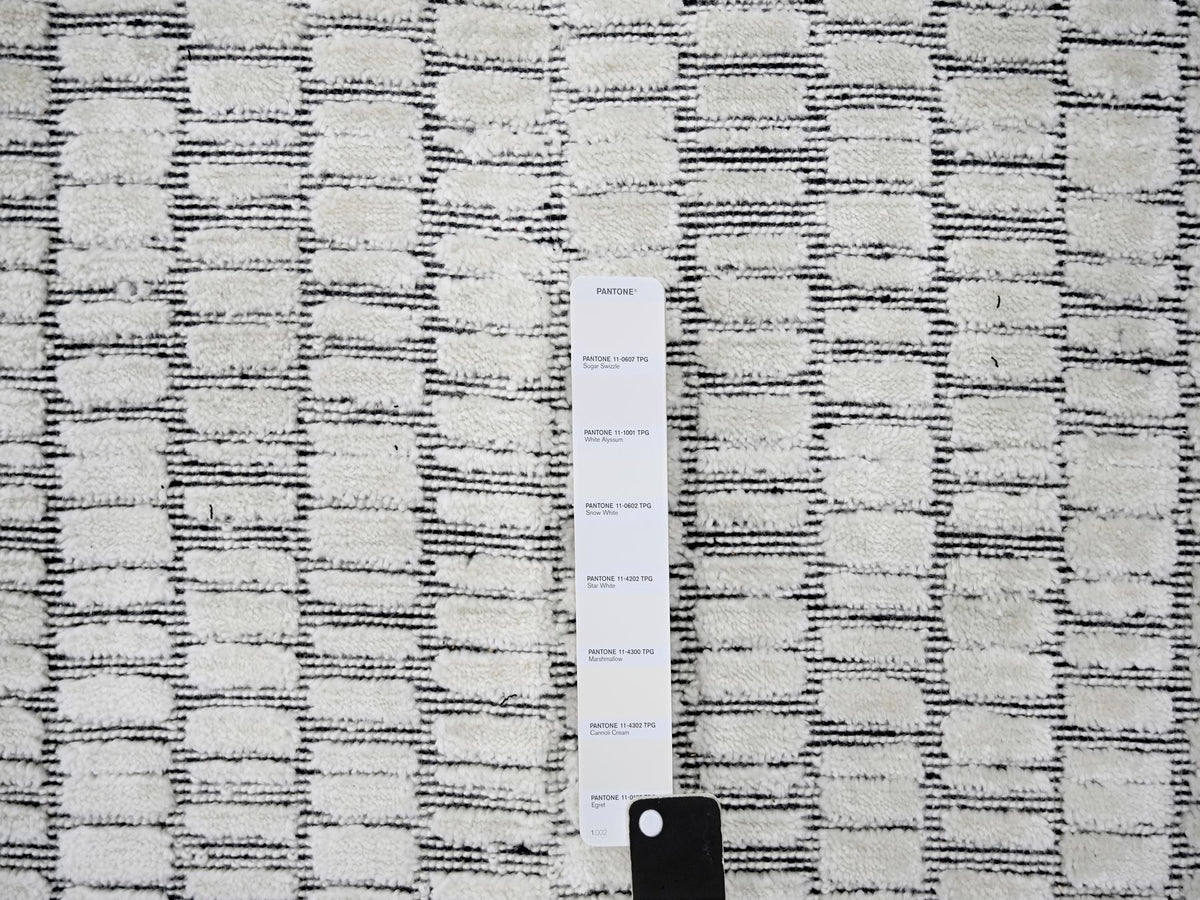 Modern / Contemporary hand-knotted wool/plant based silk rug in Ivory, 12'2" x 14'11" — SKU O084632 (view 7)