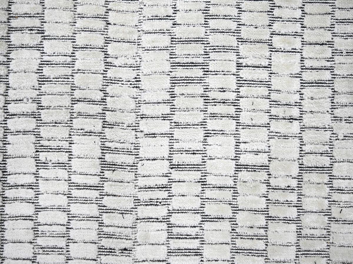 Modern / Contemporary hand-knotted wool/plant based silk rug in Ivory, 12'2" x 14'11" — SKU O084632 (view 8)