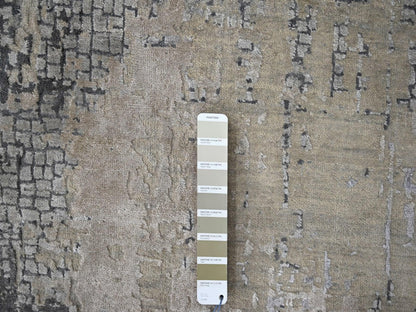 Modern / Contemporary hand-knotted wool/silk rug in Gray, 9'10" x 9'10" — SKU O084681 (view 4)