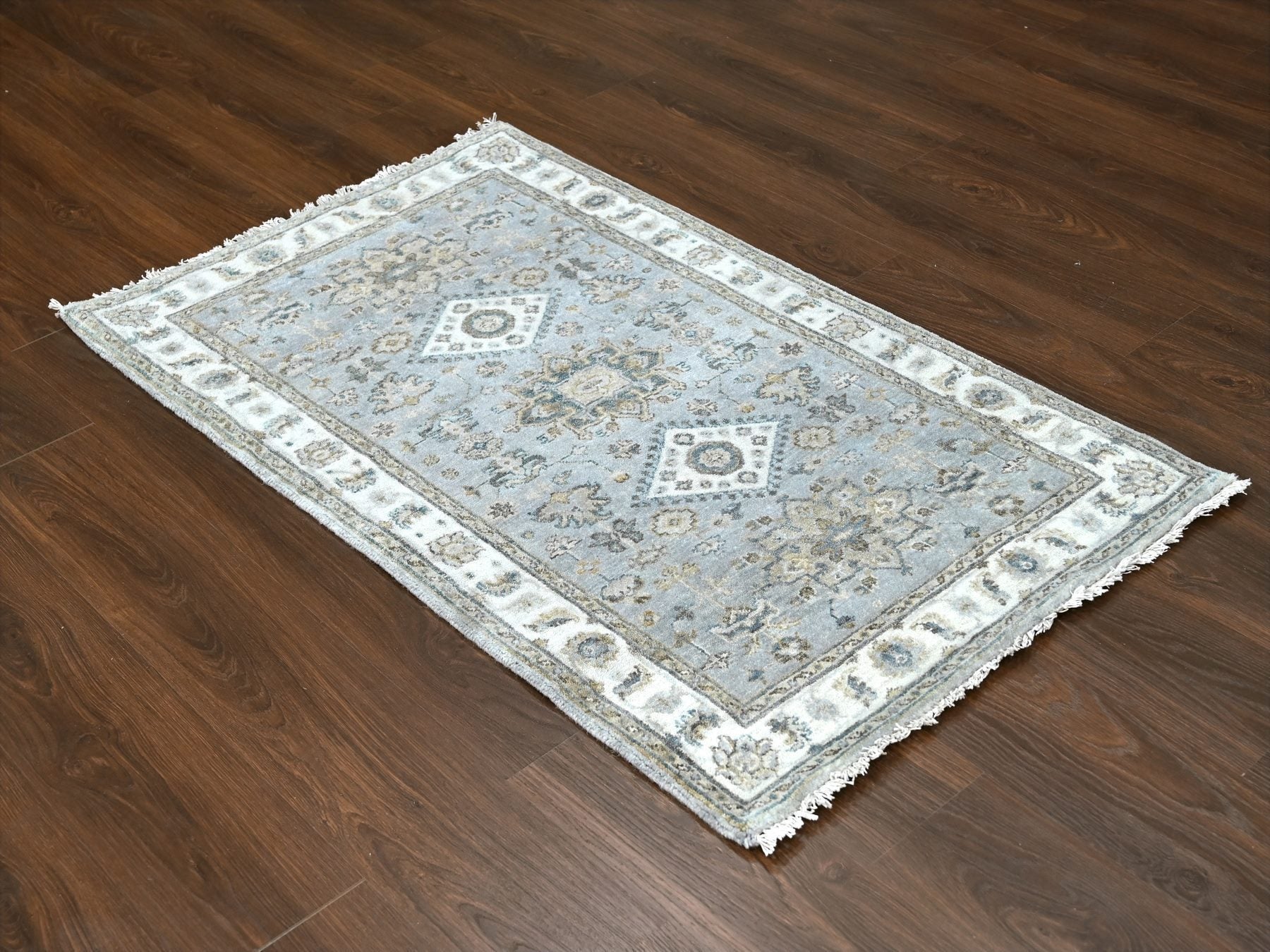 Heriz hand-knotted wool rug in Gray & Ivory, 3'1" x 5' — SKU O084714 (view 2)