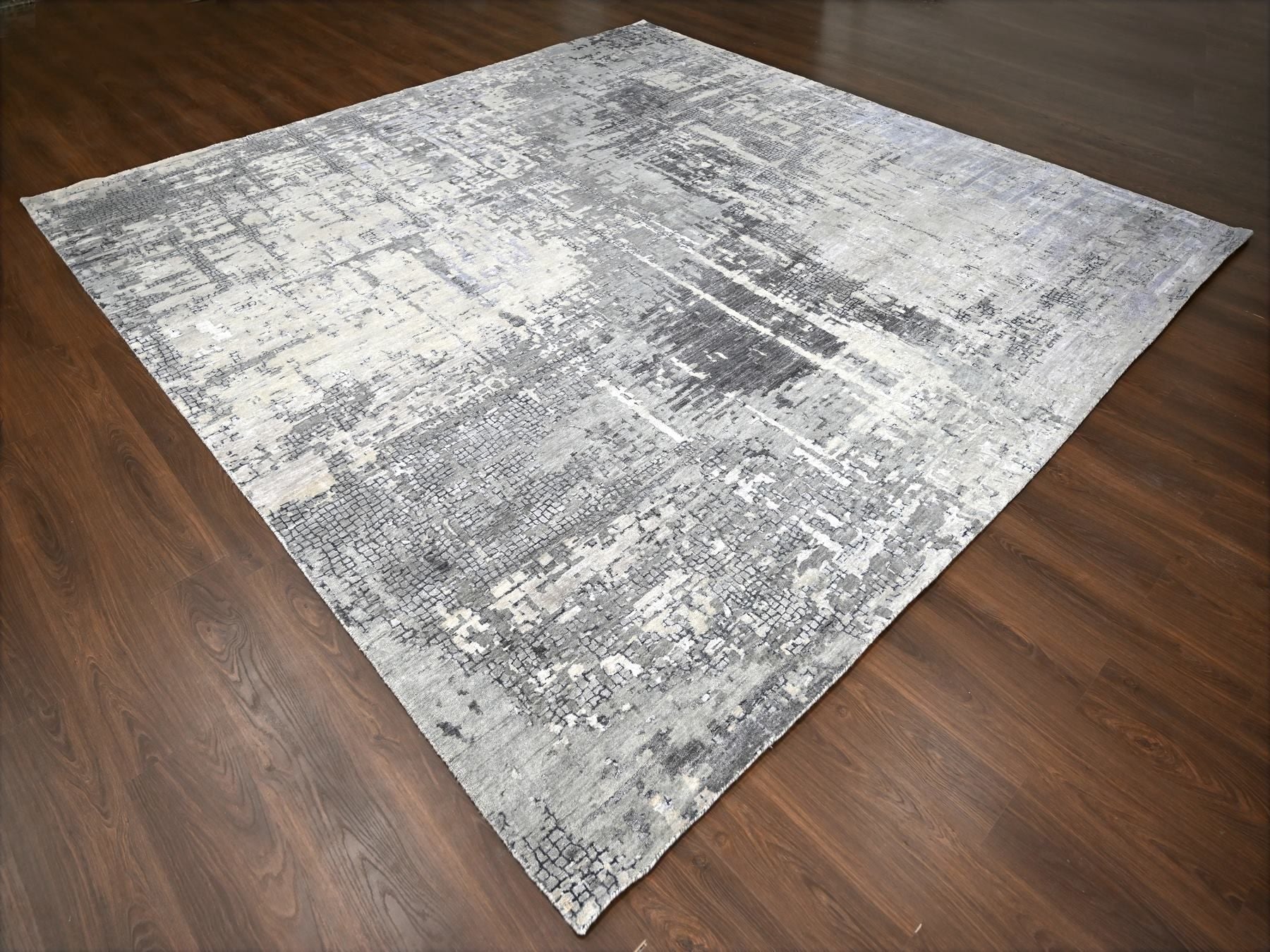 Modern / Contemporary hand-knotted wool/silk rug in Gray, 11'10" x 11'11" — SKU O084753 (view 3)