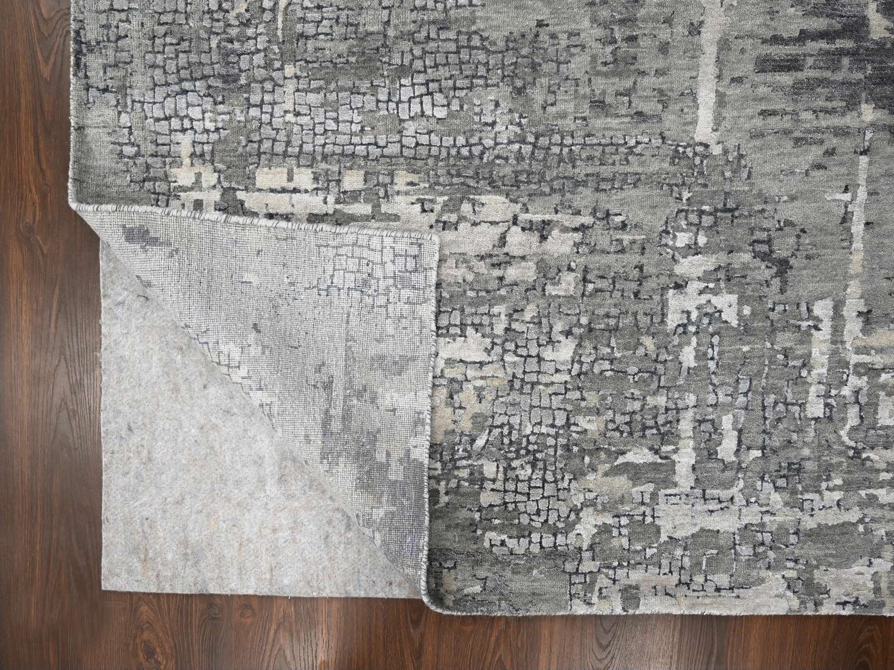 Modern / Contemporary hand-knotted wool/silk rug in Gray, 11'10" x 11'11" — SKU O084753 (view 4)
