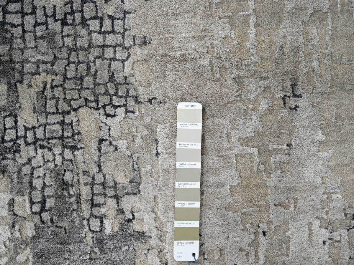 Modern / Contemporary hand-knotted wool/silk rug in Gray, 11'10" x 11'11" — SKU O084753 (view 7)