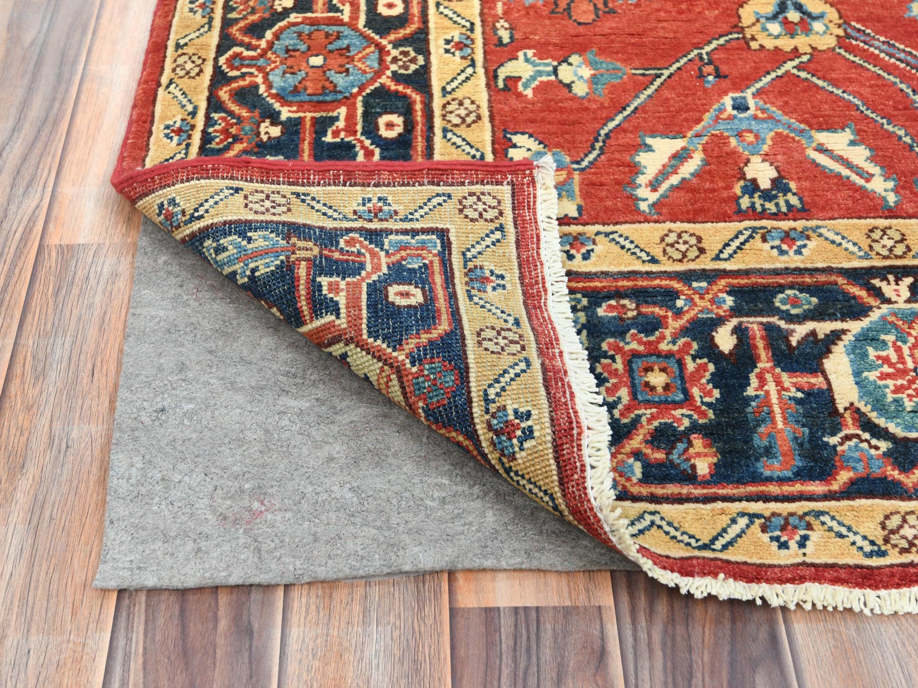 Heriz Heriz hand-knotted wool rug in Red & Blue, 6'1" x 9'1" — SKU O085022 (view 4)