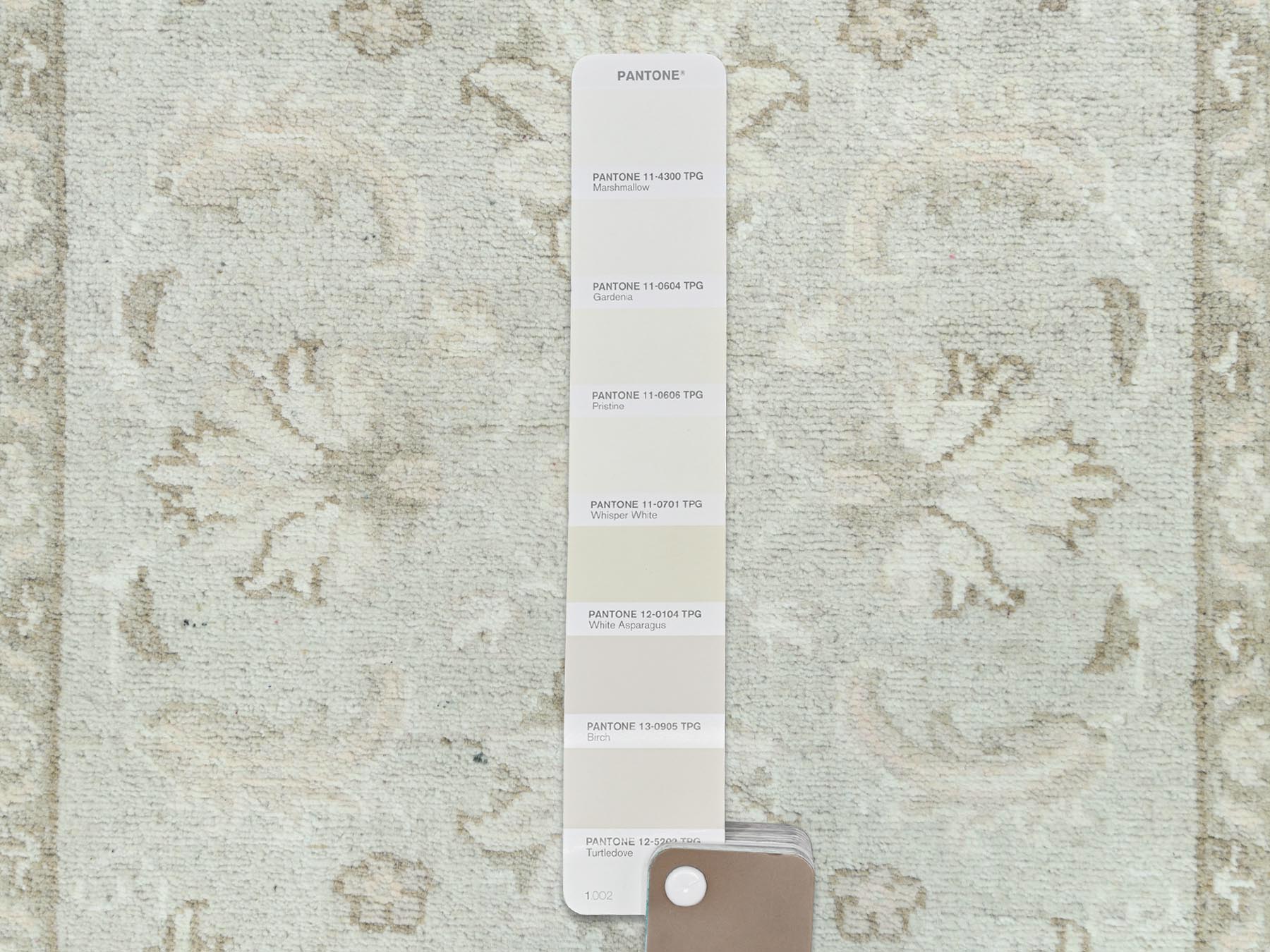 Peshawar Oushak hand-knotted wool runner in Ivory, 2'8" x 9'9" — SKU O085215 (view 4)