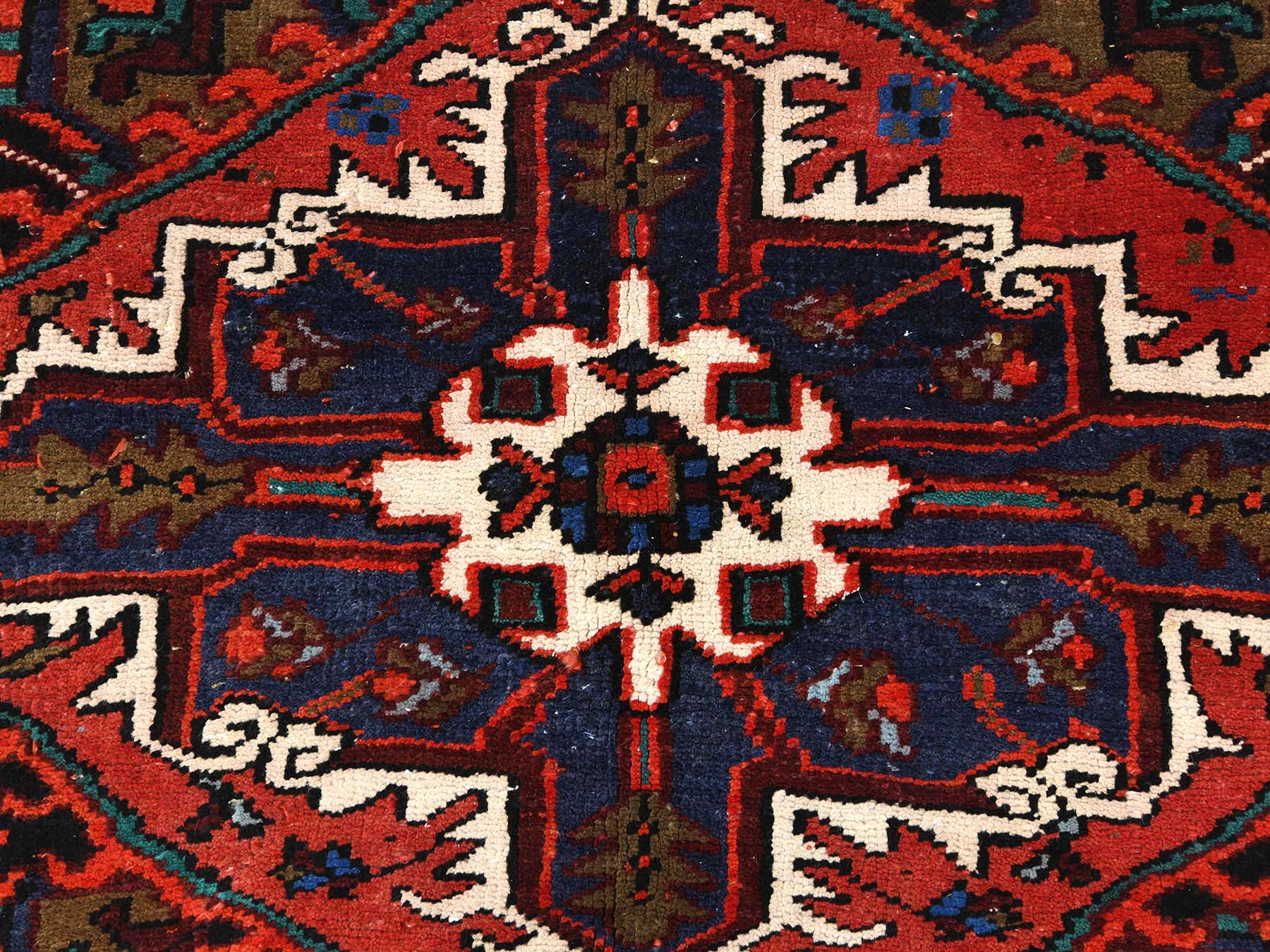 Heriz Heriz hand-knotted wool rug in Red & Midnight Blue, 6'8" x 9'3" — SKU O085237 (view 8)