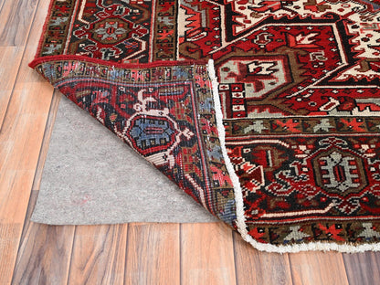 Heriz Heriz hand-knotted wool rug in Red, 7'9" x 10'10" — SKU O085339 (view 4)