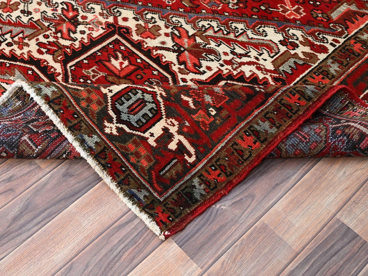 Heriz Heriz hand-knotted wool rug in Red, 7'9" x 10'10" — SKU O085339 (view 6)