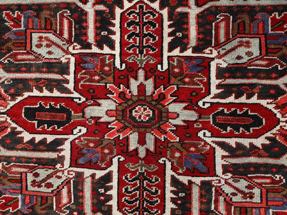 Heriz Heriz hand-knotted wool rug in Red, 7'9" x 10'10" — SKU O085339 (view 8)