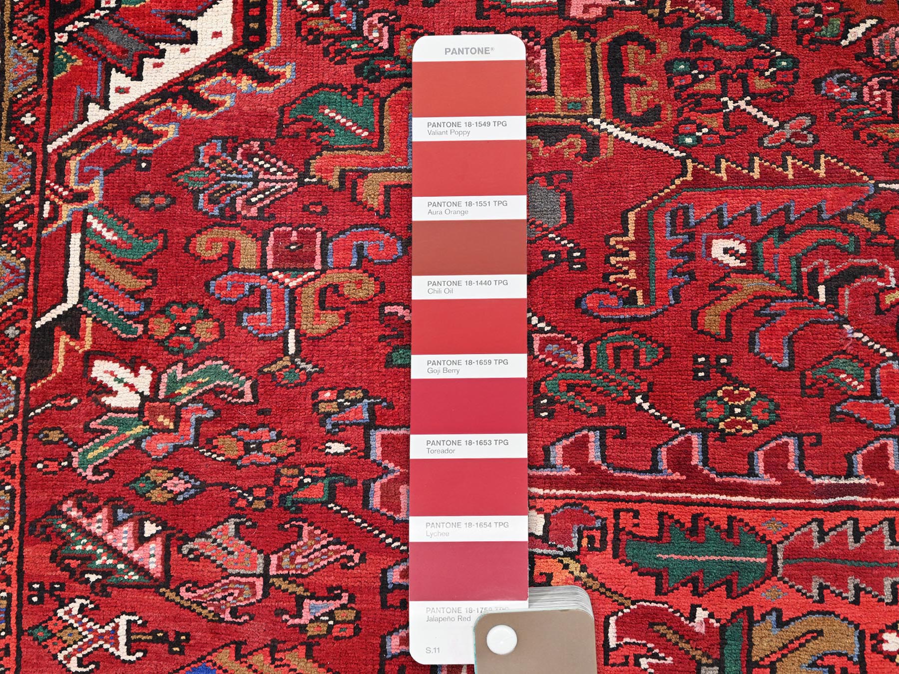 Heriz Heriz hand-knotted wool rug in Red & Black, 10'1" x 12'9" — SKU O085382 (view 7)