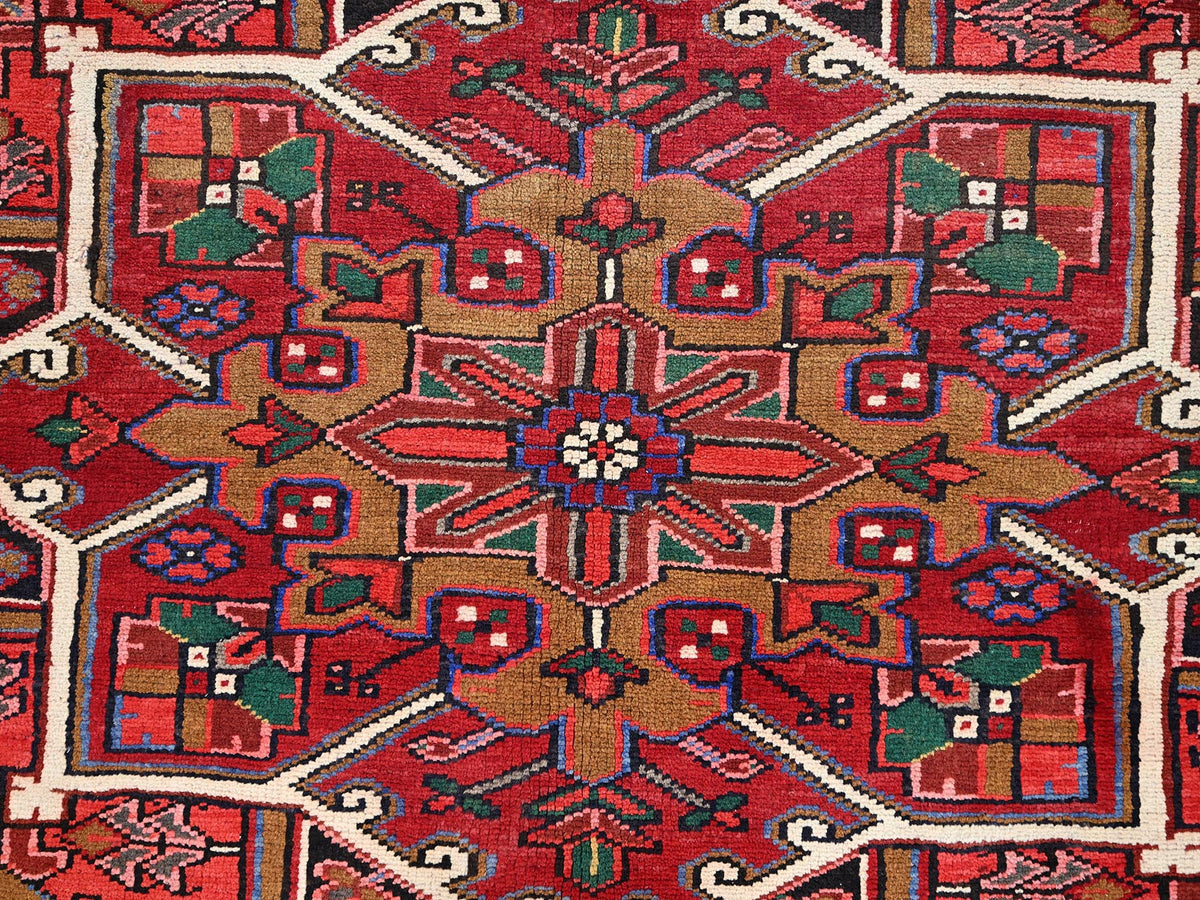 Heriz Heriz hand-knotted wool rug in Red & Black, 10'1" x 12'9" — SKU O085382 (view 8)