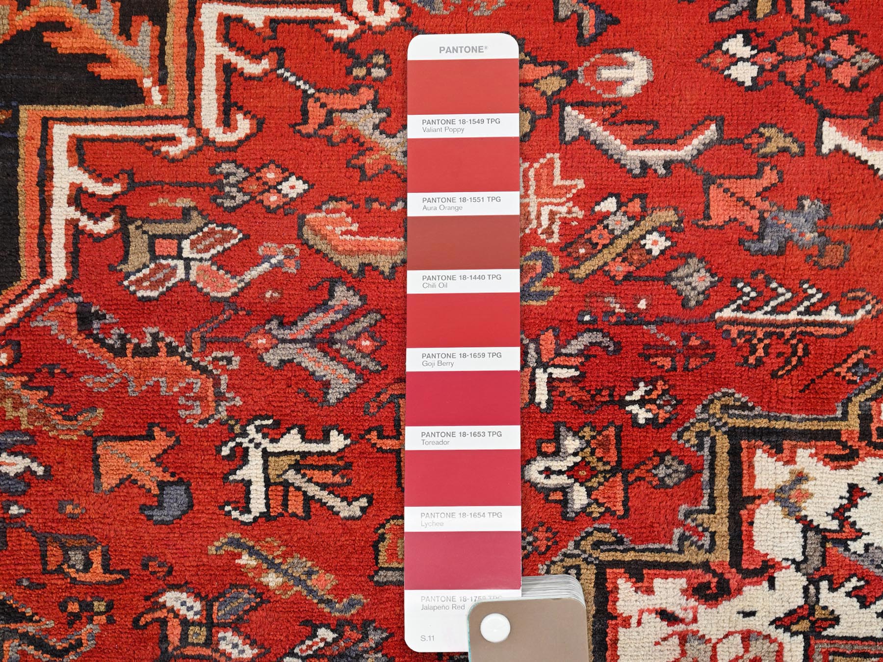 Heriz Heriz hand-knotted wool rug in Red & Black, 8'3" x 10'10" — SKU O085385 (view 7)