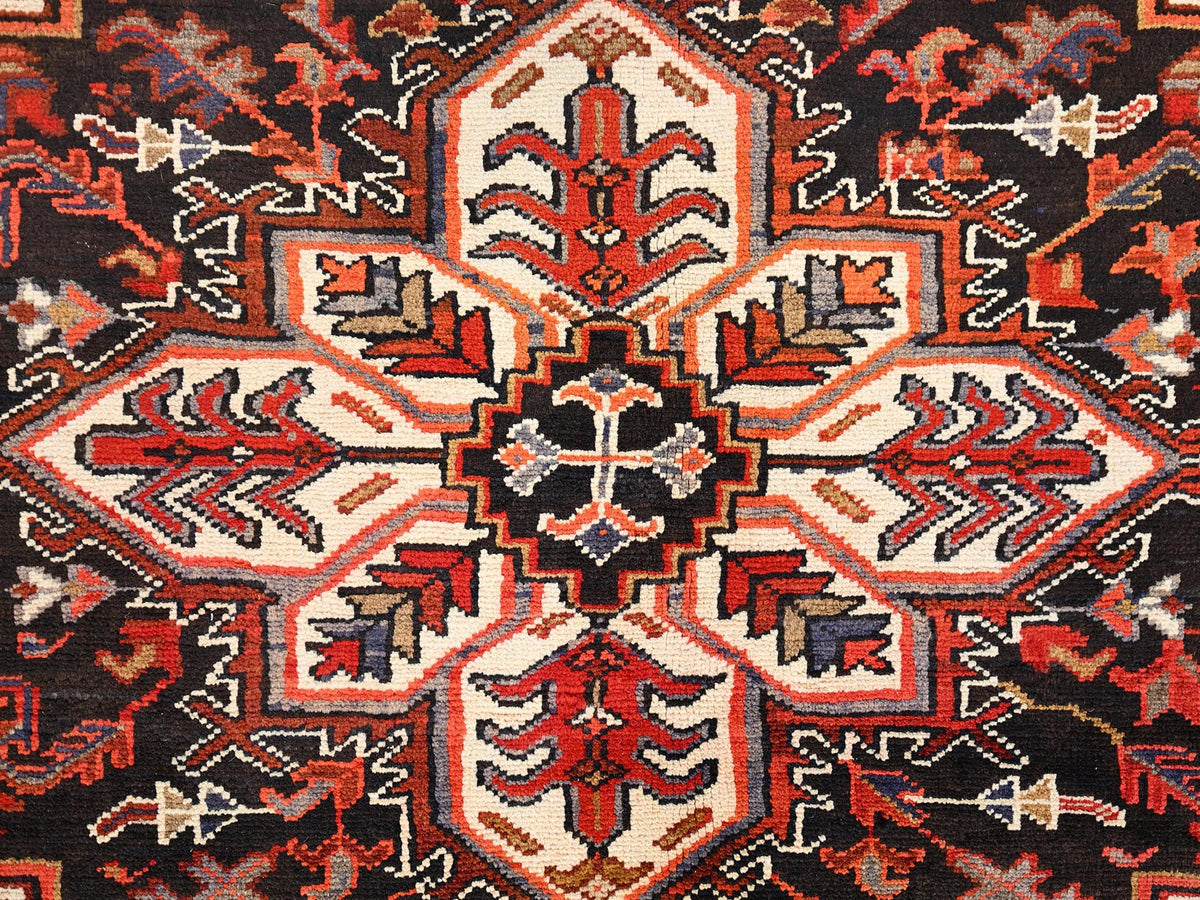 Heriz Heriz hand-knotted wool rug in Red & Black, 8'3" x 10'10" — SKU O085385 (view 8)