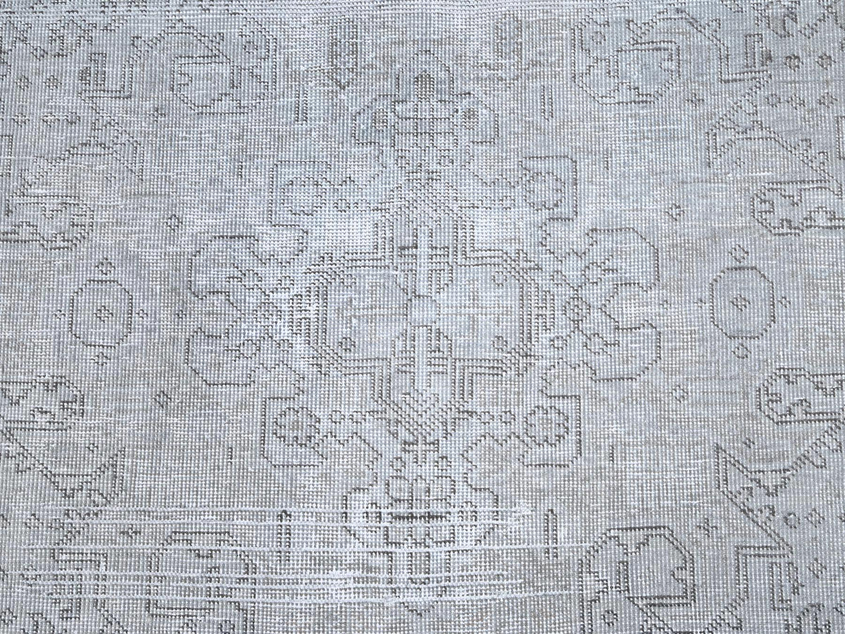 Tabriz Vintage hand-knotted wool rug in Gray, 6'6" x 9' — SKU O085396 (view 8)