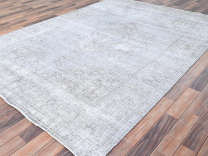 Grey 6'6" x 9'6" Vintage Hand knotted Wool Rug - Sku: O085402