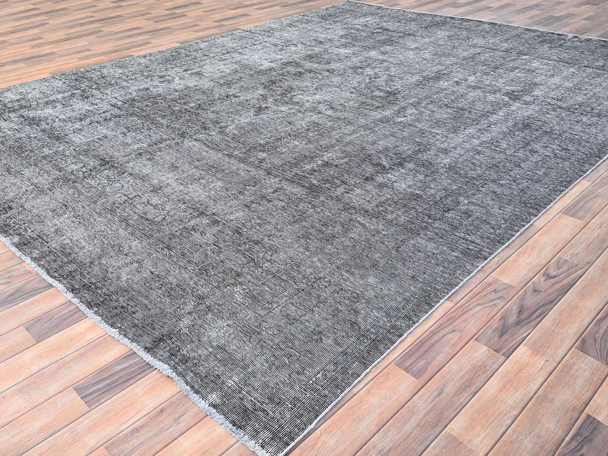 Tabriz Vintage hand-knotted wool rug in Gray & Dark Gray, 9'4" x 12'10" — SKU O085406 (view 3)