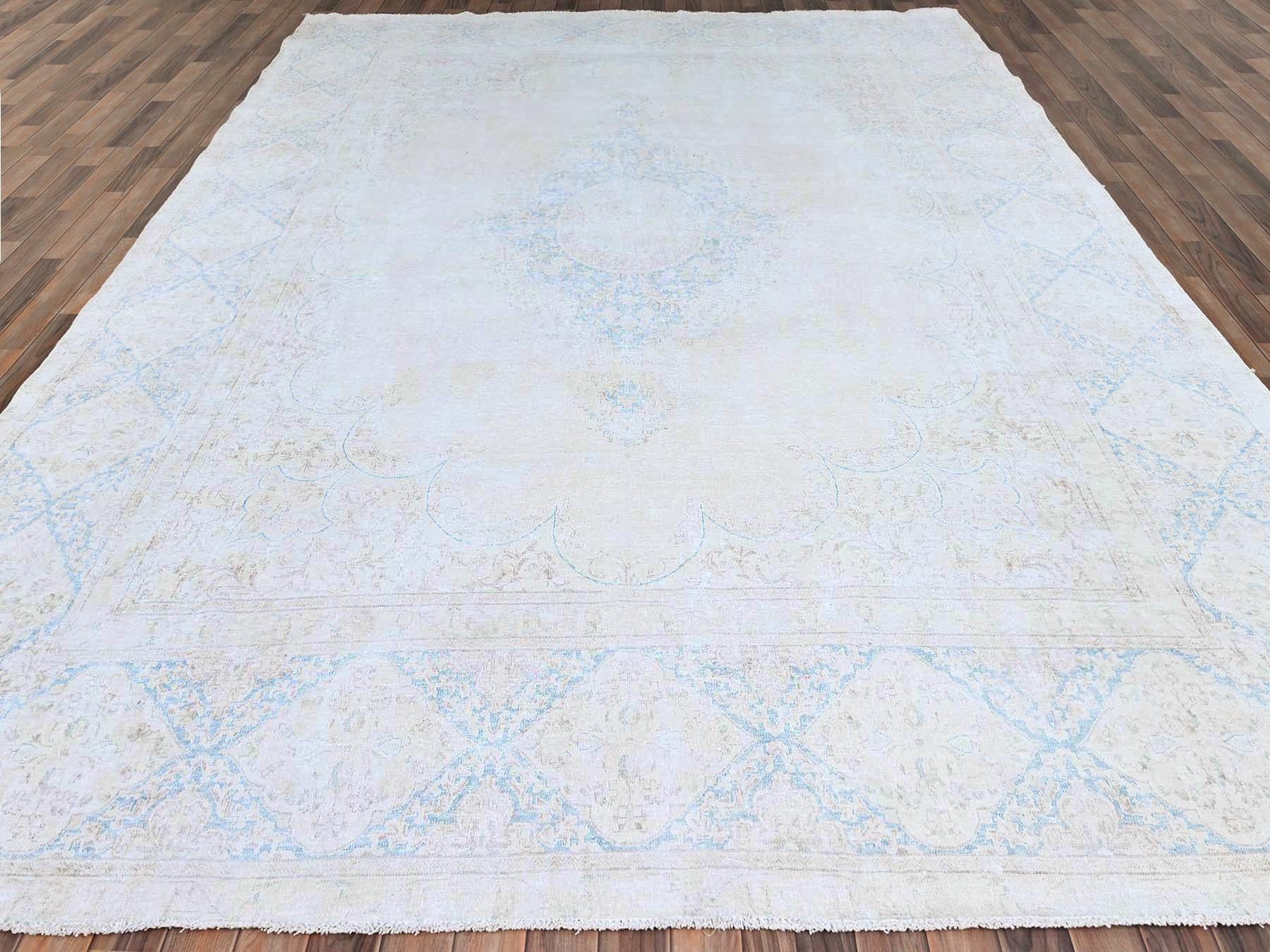 Kerman Vintage hand-knotted wool rug in Ivory & Blue, 9'4" x 12'3" — SKU O085525 (view 2)