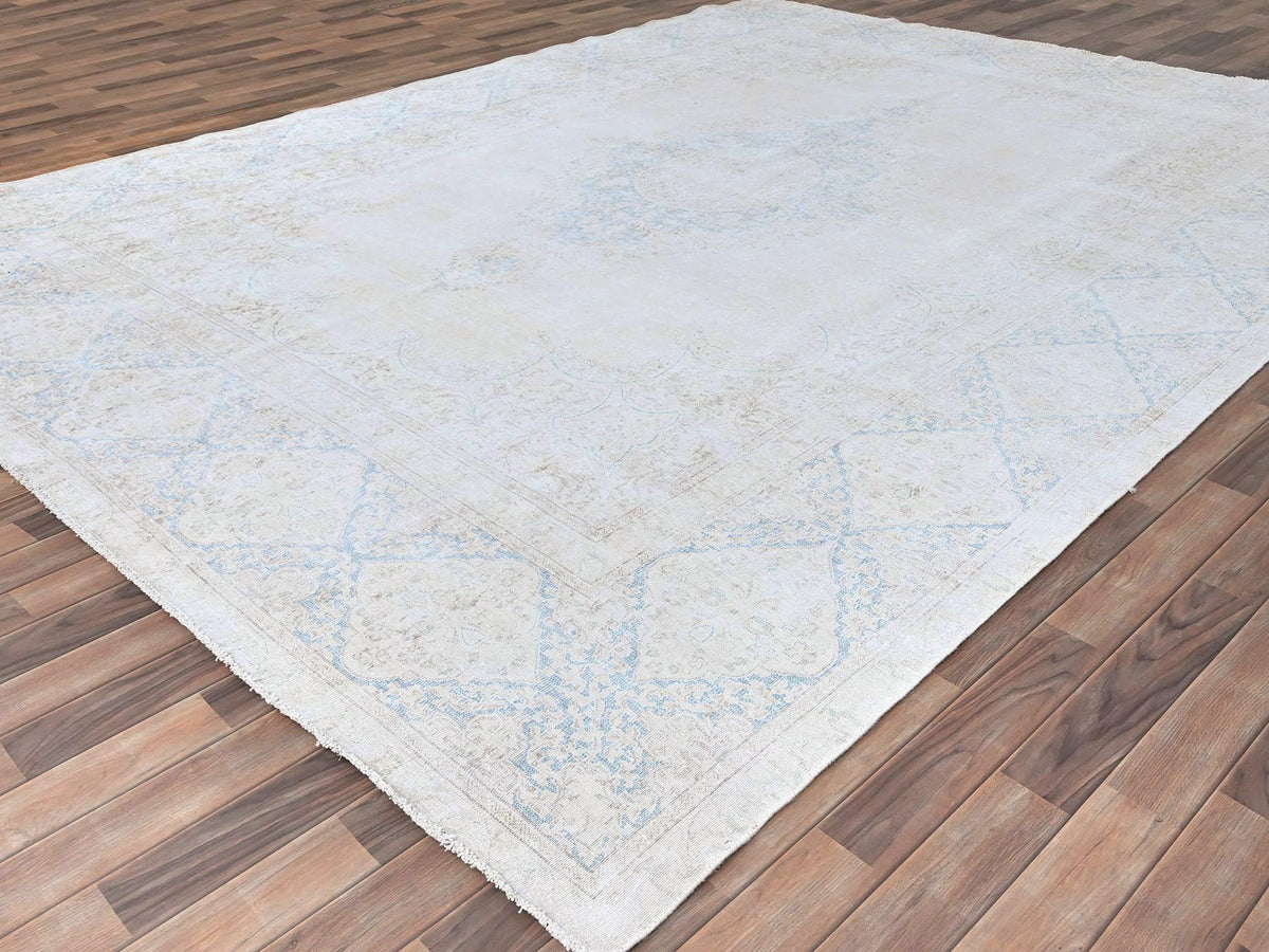 Kerman Vintage hand-knotted wool rug in Ivory & Blue, 9'4" x 12'3" — SKU O085525 (view 3)