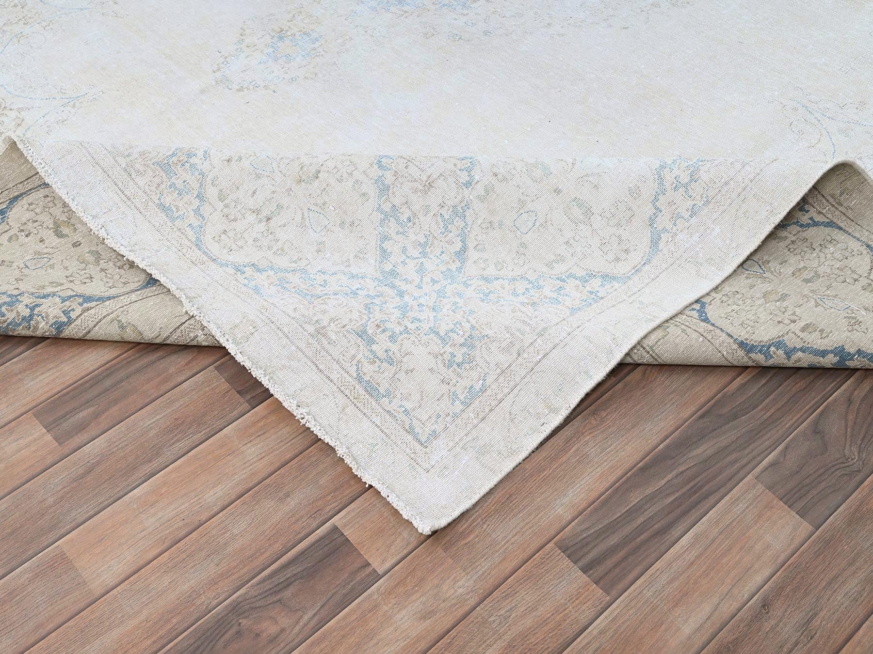 Kerman Vintage hand-knotted wool rug in Ivory & Blue, 9'4" x 12'3" — SKU O085525 (view 6)