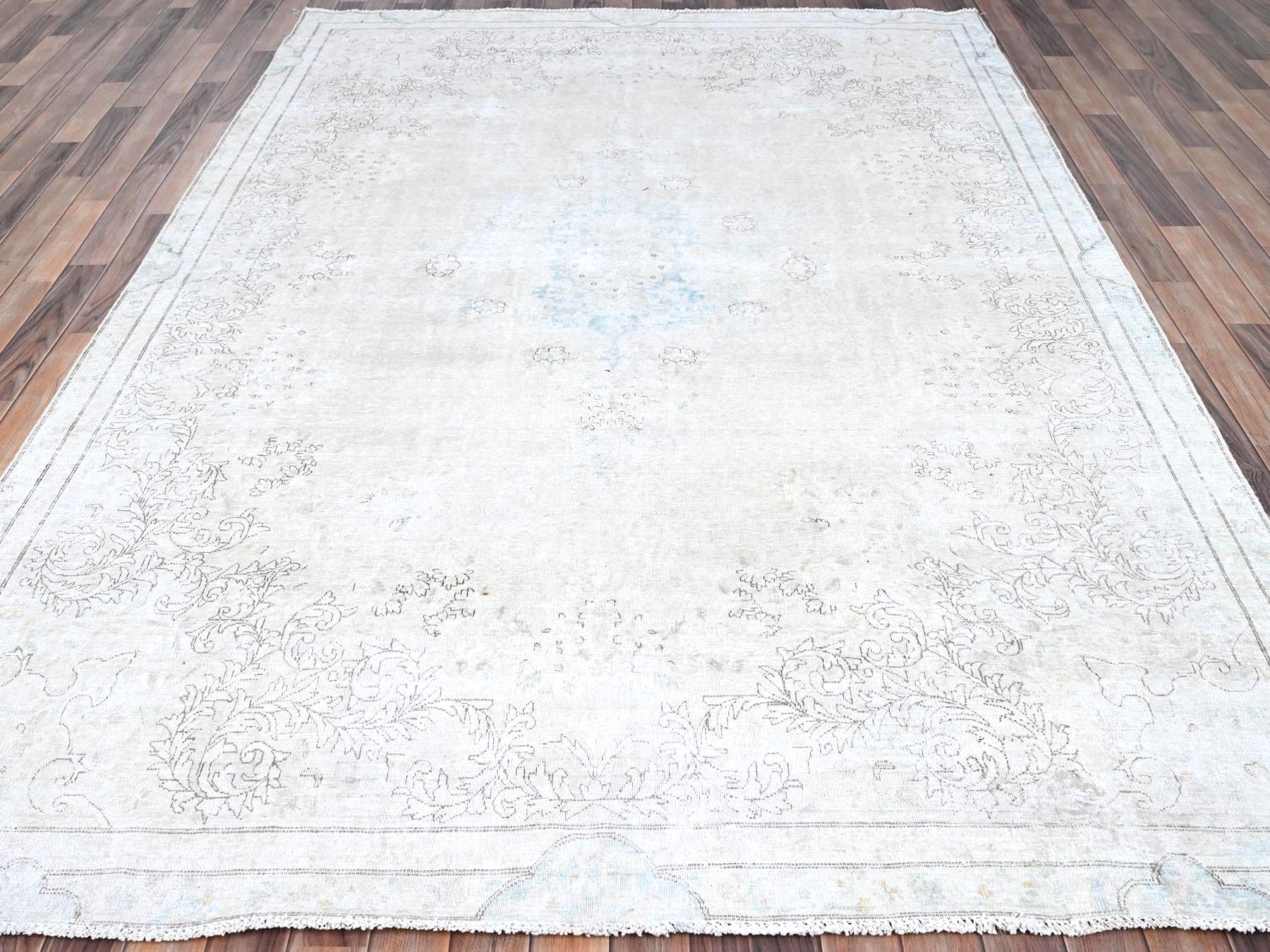 Kerman Vintage hand-knotted wool rug in Ivory & Blue, 7'2" x 9'10" — SKU O085529 (view 2)