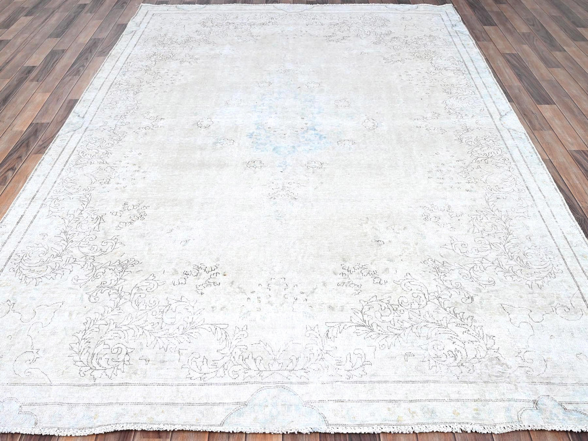Kerman Vintage hand-knotted wool rug in Ivory & Blue, 7'2" x 9'10" — SKU O085529 (view 2)