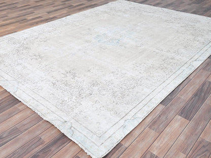 Kerman Vintage hand-knotted wool rug in Ivory & Blue, 7'2" x 9'10" — SKU O085529 (view 3)