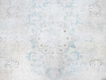 Kerman Vintage hand-knotted wool rug in Ivory & Blue, 7'2" x 9'10" — SKU O085529 (view 8)