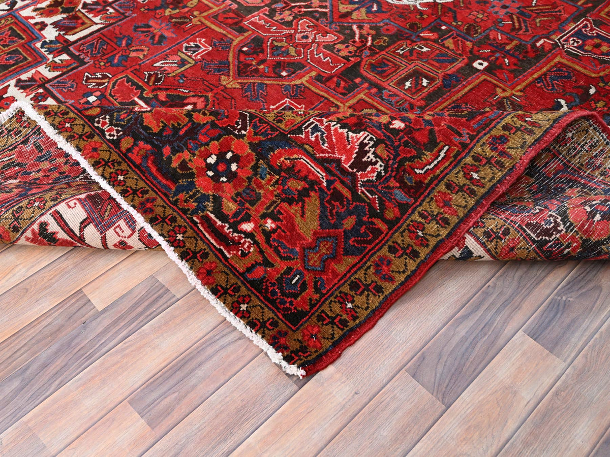 Heriz Heriz hand-knotted wool rug in Red, 8'2" x 11'10" — SKU O085663 (view 6)